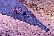 Lonesome Piknic on a gravelbank near German Museum