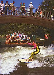 Surfing at Flosslaende on river Isar