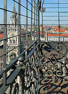Blick vom Alten Peter zum Rathaus am Marienplatz