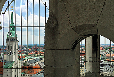 Blick vom Rathaus am Marienplatz zum Alten Peter