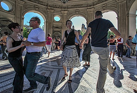 Tanz im Dianatempel im Hofgarten