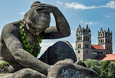 Statue with ivy plant dress on the Wittelsbach bridge