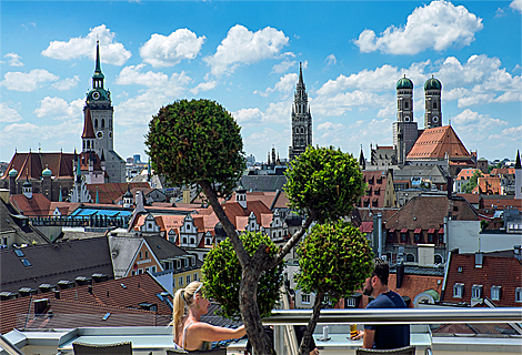 Blick von der Dachterrasse des Mandarin Hotel auf die Skyline Mnchen