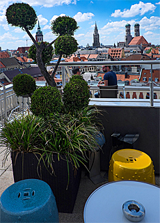 Blick von der Dachterrasse des Mandarin Hotel auf die Skyline Mnchen