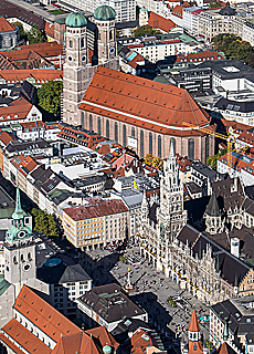 Alter Peter, city hall Marienplatz, Theatinerchurch