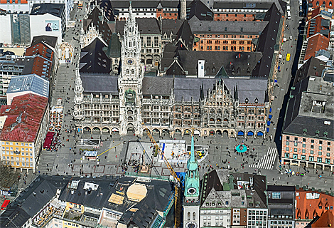 Marienplatz, Town Hall and Alter Peter church