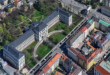 Siegestor und Akademie der Bildenden Knste Munich