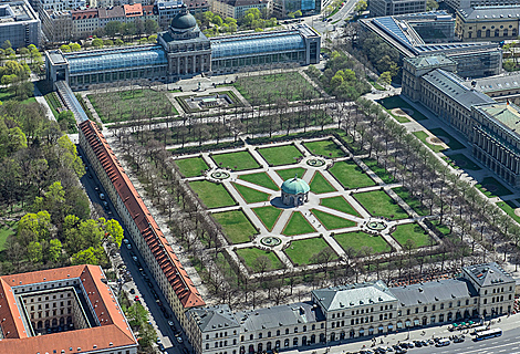 Courtgarden and Bavarian Staatskanzlei