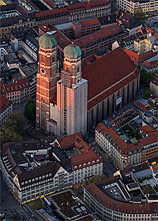 Frauenkirche, Kaufingerstrasse, Hirmer