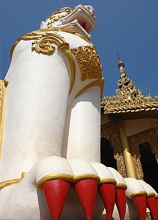 Gigant temple lions at the entrance of Shwemawdaw Pagoda in Bago