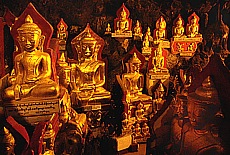 Buddhas in the stalactite_cave Pindaya
