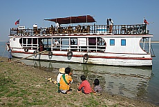 Ship on the Ayeyarwady river to Mingun