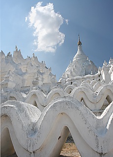 Hsinbyume Paya in Mingun