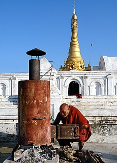 Monk in Shwe Yaunghwe Monastery