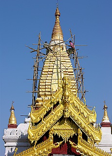 Workers free from giddiness at Shwezigon Pagoda