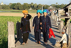 Lepra sick beggar on the U-Bein Bridge