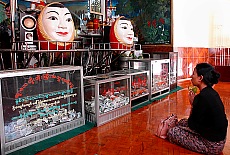 Deep religious faith in Sule Pagoda