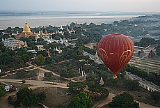 Schwezigon Pagoda in Bagan