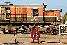 Railway crossing in Thazi