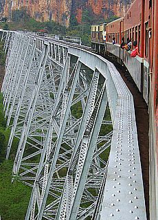 Auf dem Gokteik Viadukt