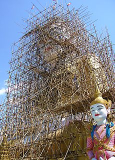 Im Bambusgerst des Riesenbuddha