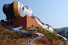 Giant reclining Buddha in Mudon