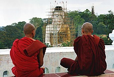Giant sitting Buddha Hsehtatgyi in Pyay