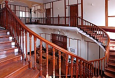 Treppenhaus des Candacraig Hotels