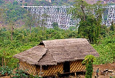 Bahnwrterhaus vor den Gokteik Viadukt