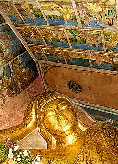 Golden Buddha in Pho Win Daung cave