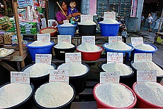 Reissorten auf dem Bauernmarkt in Pyay
