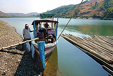 Auf dem Chidwin River zu den Spinnennetzfrauen