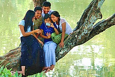 Lebensfrohe Jugend in Yangon