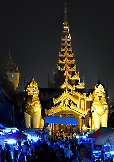 Gigant Chintas on entrance of Shwedagon Pagoda in Yangon