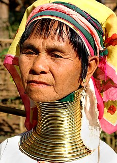 Long nek woman on lake Inle