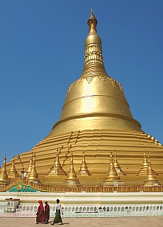 114 m high Shwemawdaw Pagode in Bago