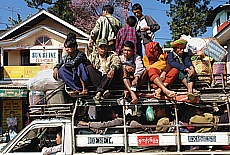 Bustransport auf Burmesisch