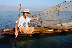 Mono leg sculler on lake Inle