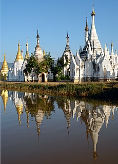 Mirroring in Lake Inle