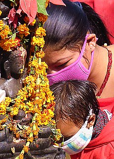 Breathing protection in the four-faced Bodnath temple