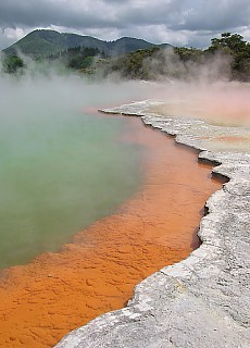 Champagne Lake in Waitapu Thermal Park