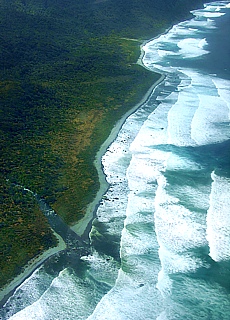 Wild surf on the Tasman Sea