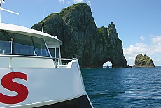 Hole in the rock at Bay of Islands