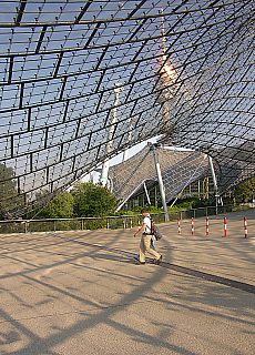 Walk in the shadow of the Plexiglas roof