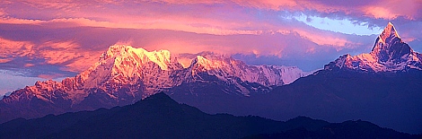 Abendrot an der Annapurna Range mit Machhapuchare bei Pokhara