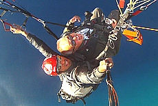 Paragliding vom 2000 m hohen Babadag hinunter zum ldeniz Strand