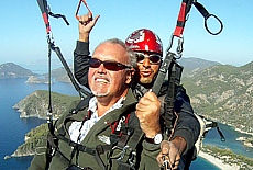 Paragliding vom 2000 m hohen Babadag hinunter zum ldeniz Strand