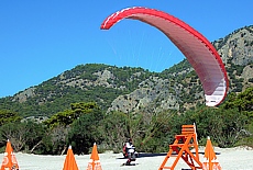 Risky landing between sunshades in Oludeniz