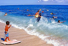 Badespass am Strand von Boucan Canot