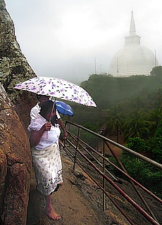 Ceylonese pilgrims at heavy rain in Minhitale